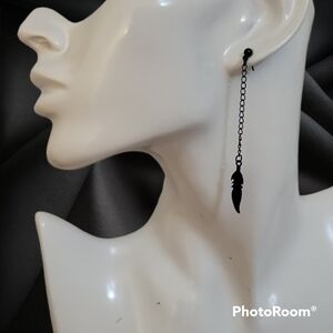 3/$30 Cowboy Core Long Black Feather Chain Drop Post Earrings